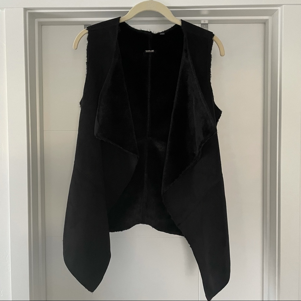 Guess faux fur black vest